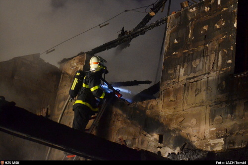 pozarRDOstrava_Petrkovice_tma (14).jpg