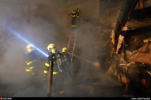 pozarRDOstrava_Petrkovice_tma (9).jpg