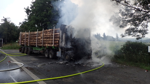 pozarRenaultdrevoRymarov (4).JPG