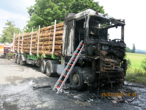 pozarRenaultdrevoRymarov (8).JPG