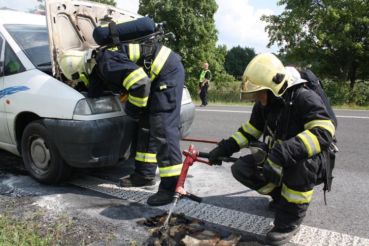 požára auta Huntířov.jpg