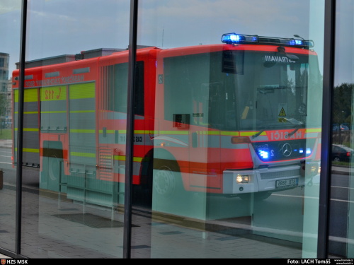 pozarpeugeotgarazNovakarolinaOstrava (8).JPG