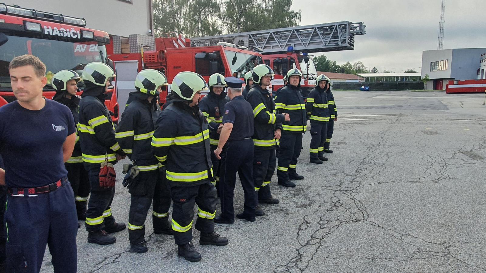 rozloučka se směnovými hasiči (10).jpg
