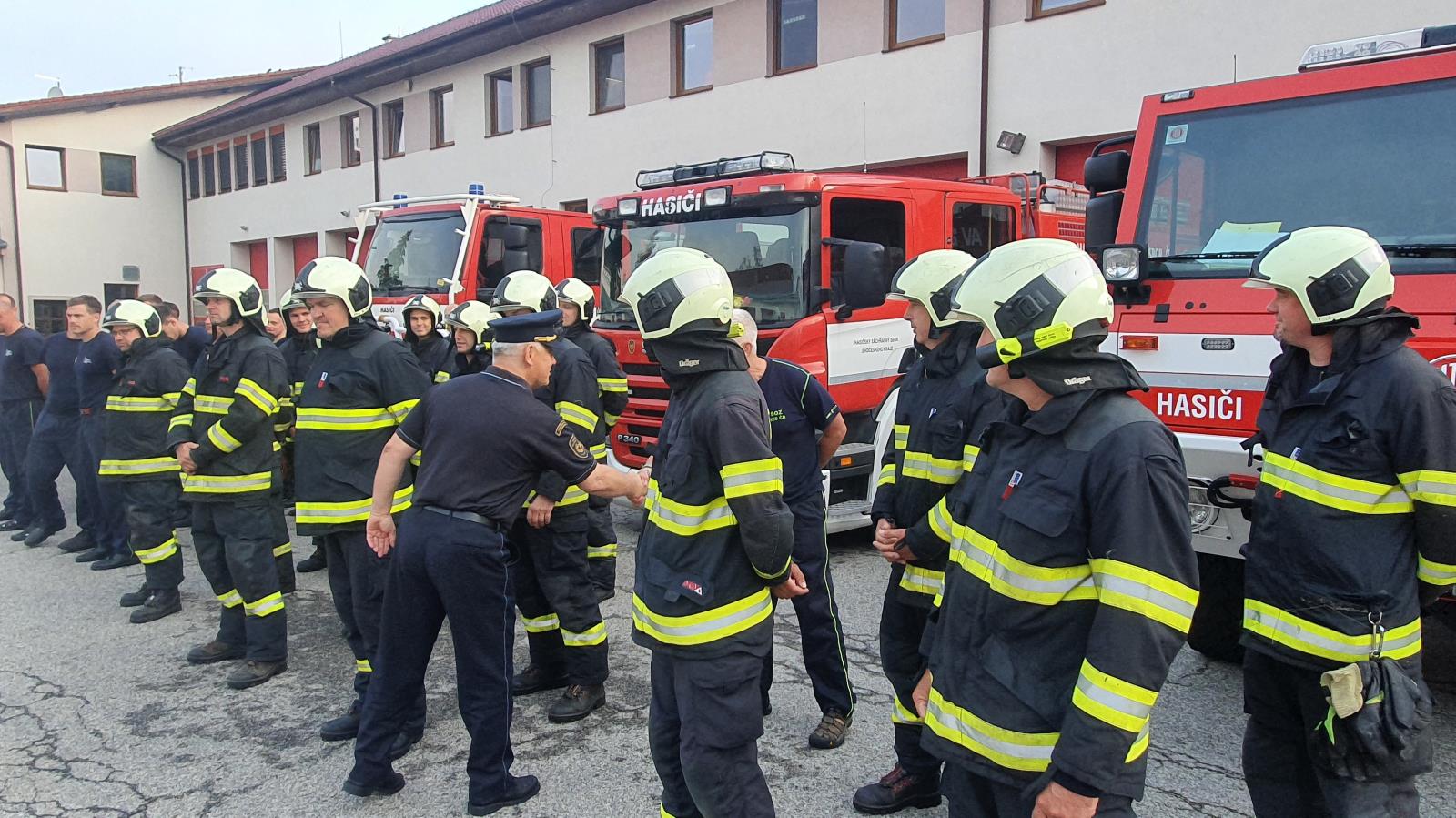 rozloučka se směnovými hasiči (11).jpg