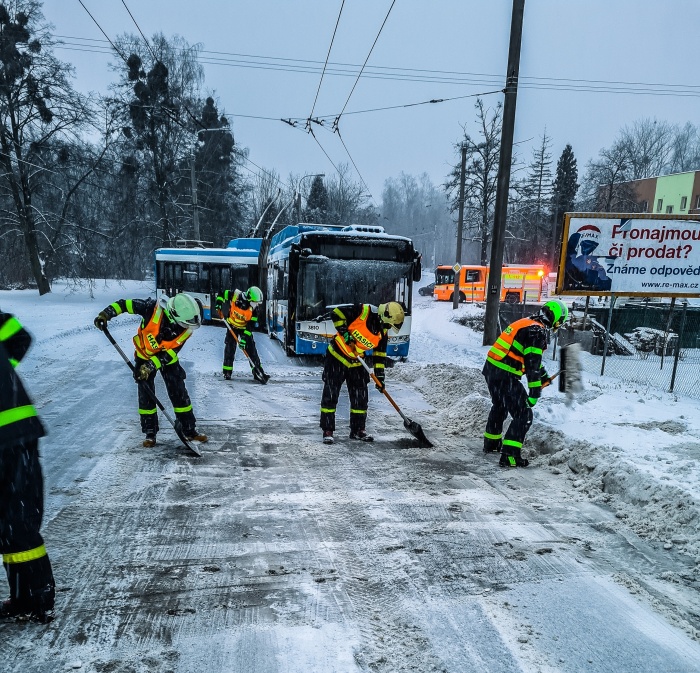 snihtrolejbusvyprosteni_SlOstrava (2).jpg