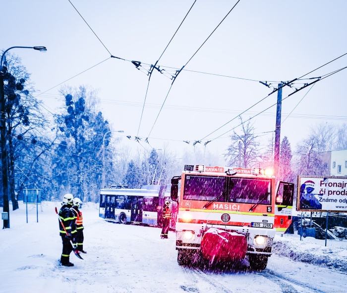 snihtrolejbusvyprosteni_SlOstrava (3).jpg