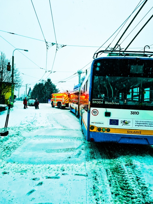 snihtrolejbusvyprosteni_SlOstrava (4).jpg
