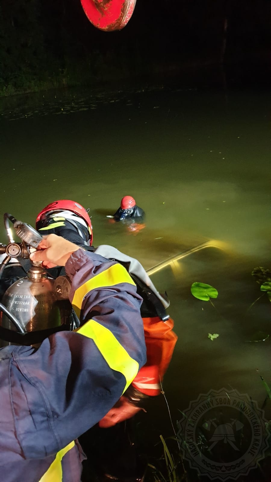 utopené auto Břehy21-7-2020 (4).jpg