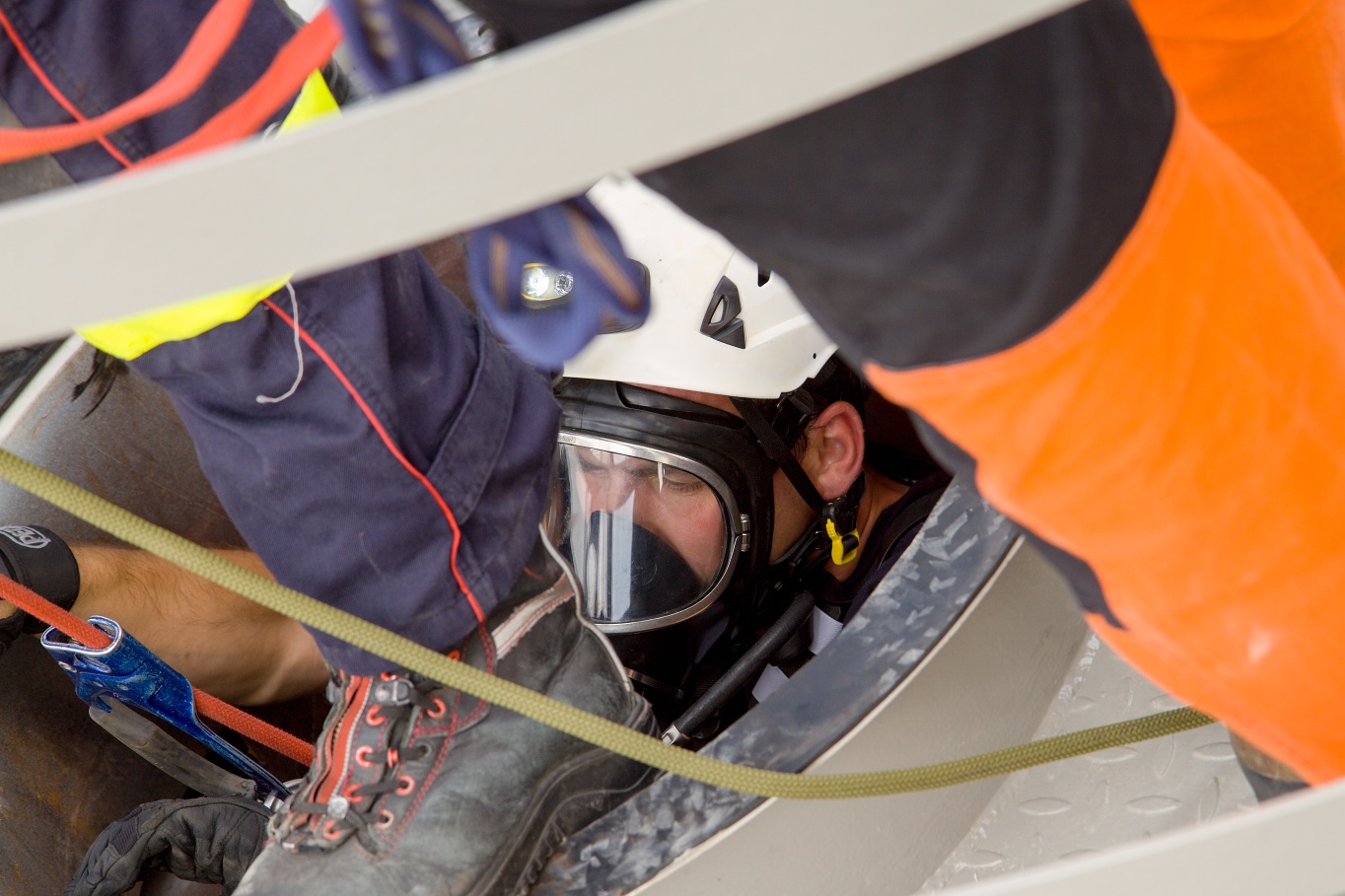 výcvik hasičů-lezců v betonárně v Brně  (27).jpg