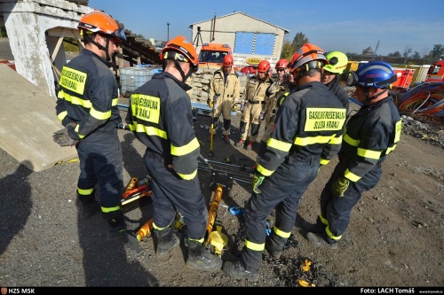 vycviksutinyDirect_Ostrava_Libros (2).jpg