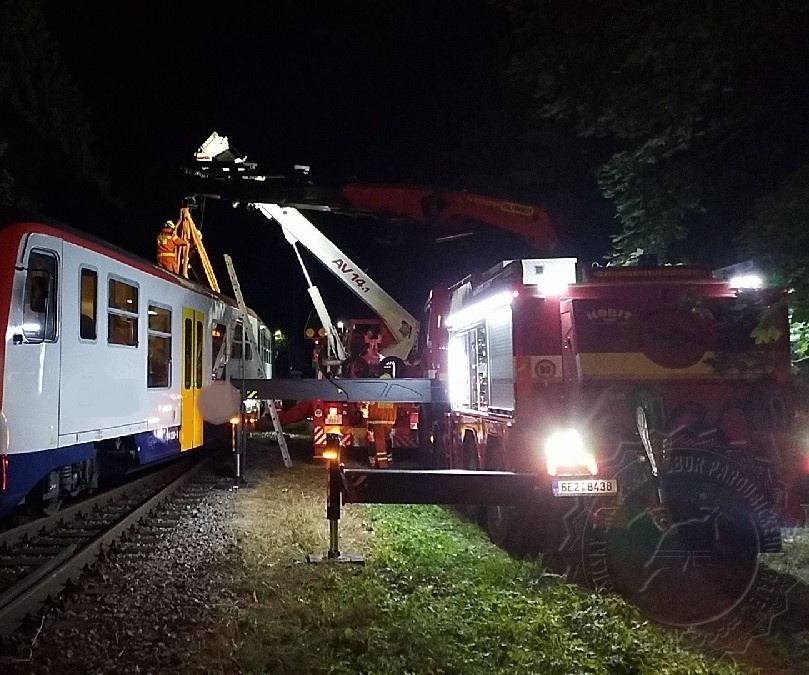 vykolejená lokomotiva Vysoké Mýto1 11.9.2021.jpg