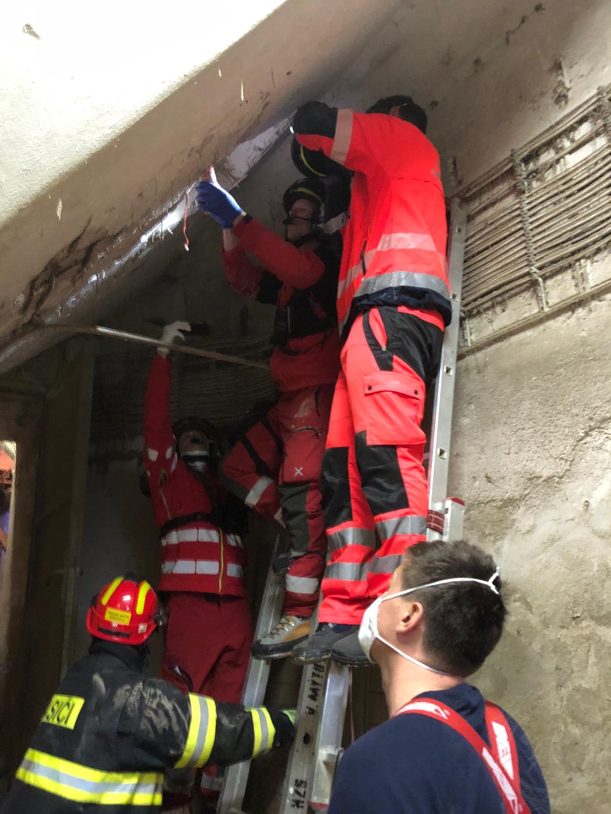 vyproštění muže Vysoké Mýto1 15.5.2021.jpg