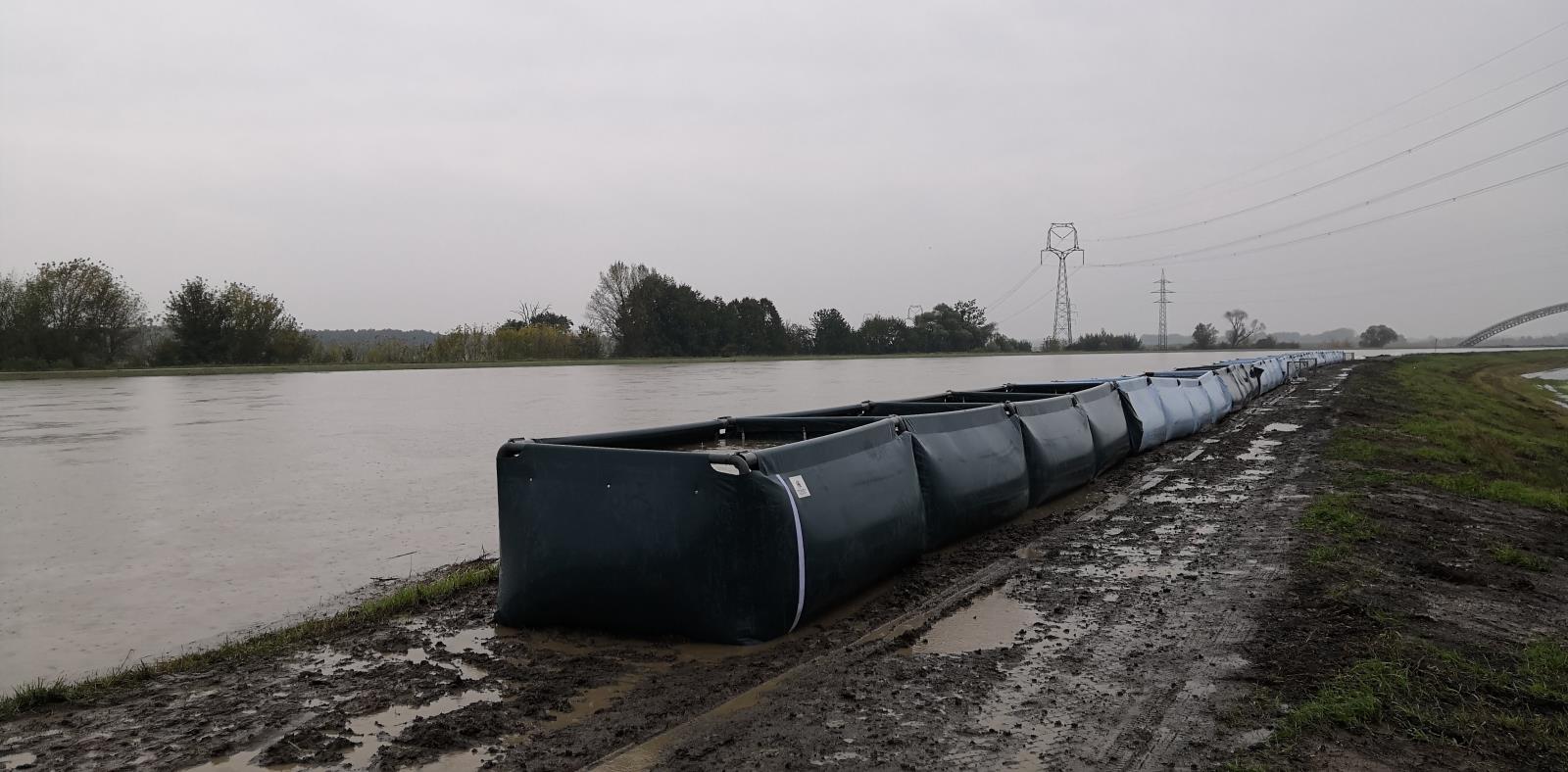 zabezpečení hráze na řece Moravě (13).jpg