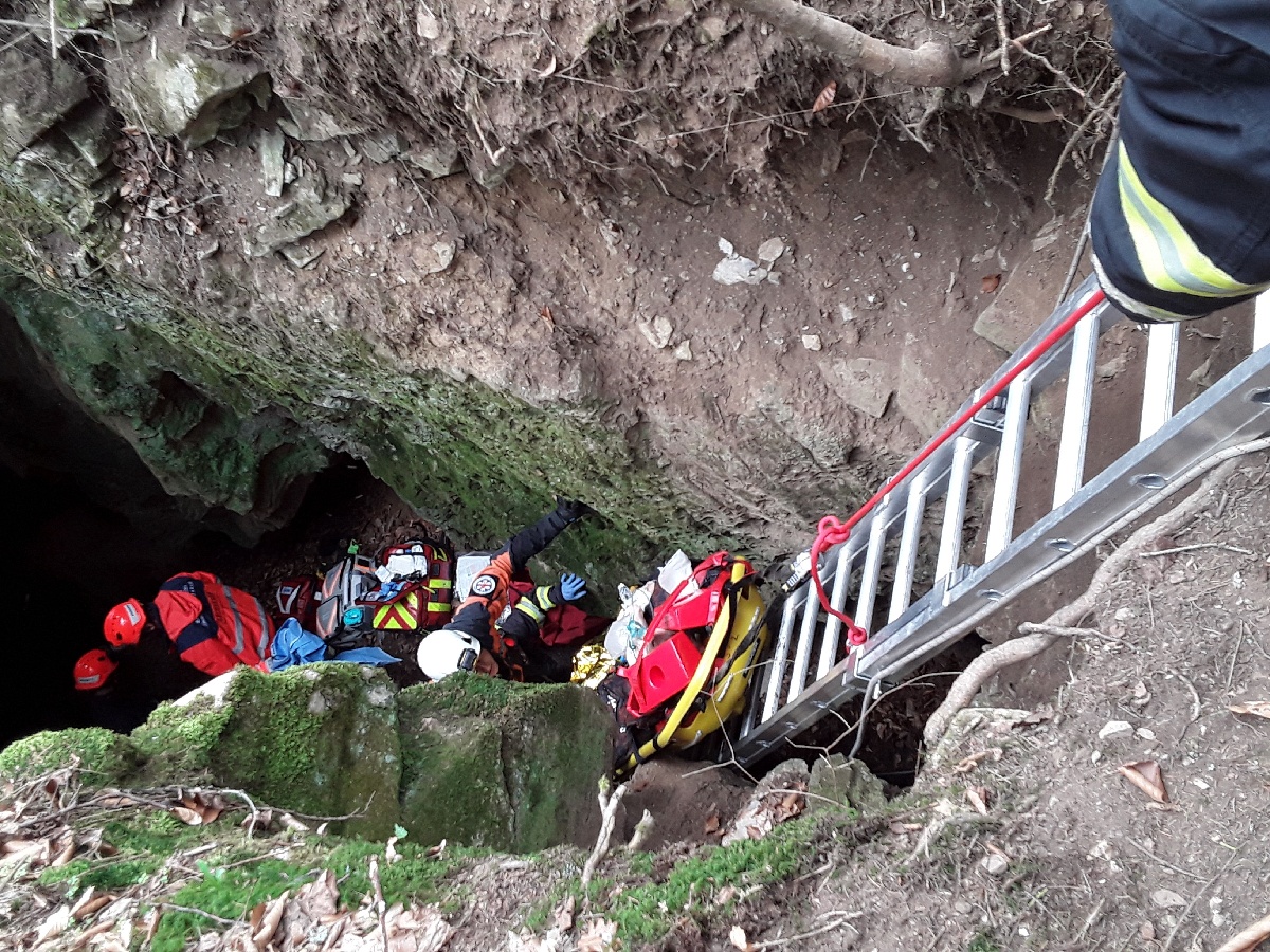 záchrana muže po pádu (8).jpg