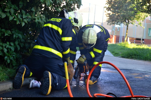 zenakanalrukaHrabova (4).JPG