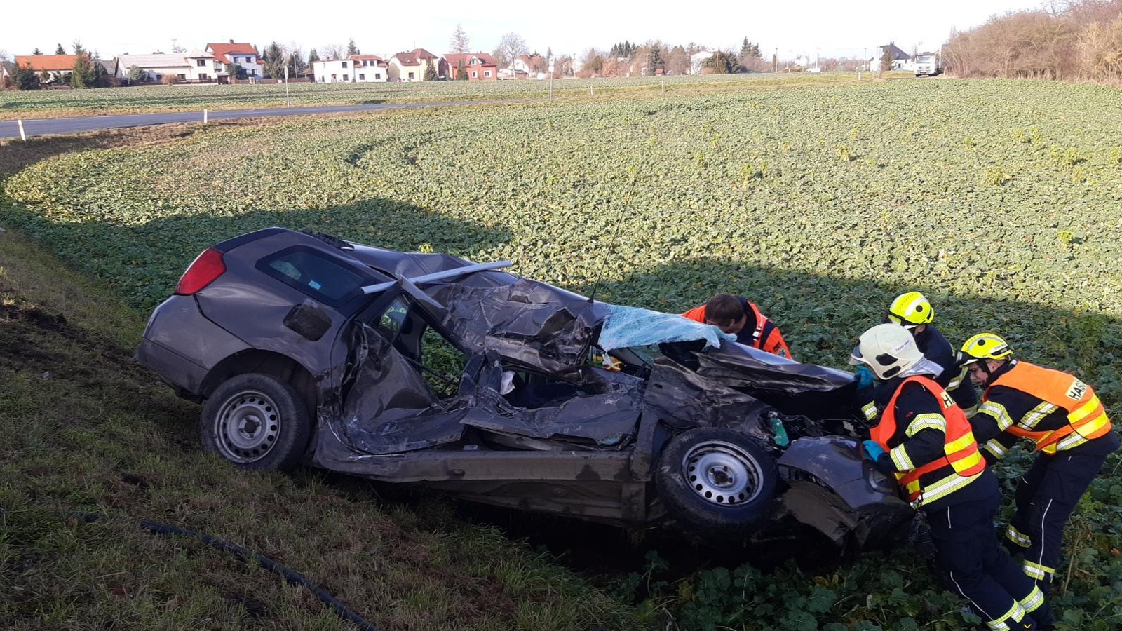 181224-Tragický střet osobního automobilu s nákladním vozidlem na kolínské silnici č. 12 u Českého Brodu.jpg