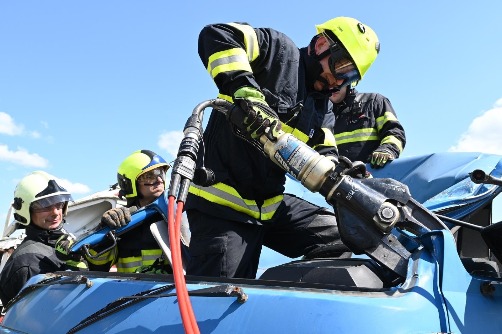 Rescue Meeting představuje jedinečnou příležitost ke sdílení zkušeností, sjednocení postupů a nácviku moderních taktik v prostředí, které simuluje reálné podmínky zásahů