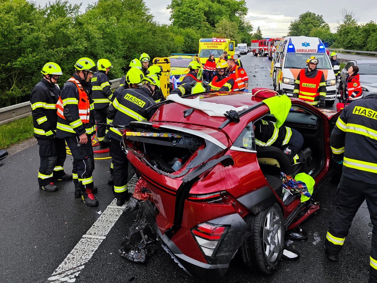 060625-Hromadná nehoda pěti osobních aut na dálnici D10 za 23. kilometrem ve směru z Prahy do Turnova.jpg