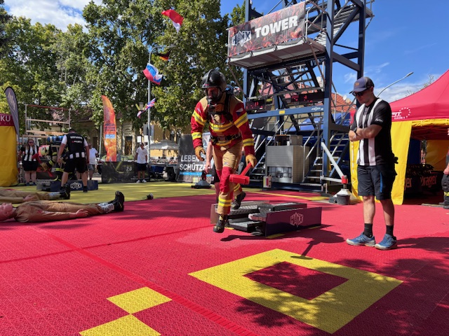 Naši hasiči reprezentují Českou republiku na Mistrovství Evropy ve FireFit Challenge v maďarském Szolnoku.