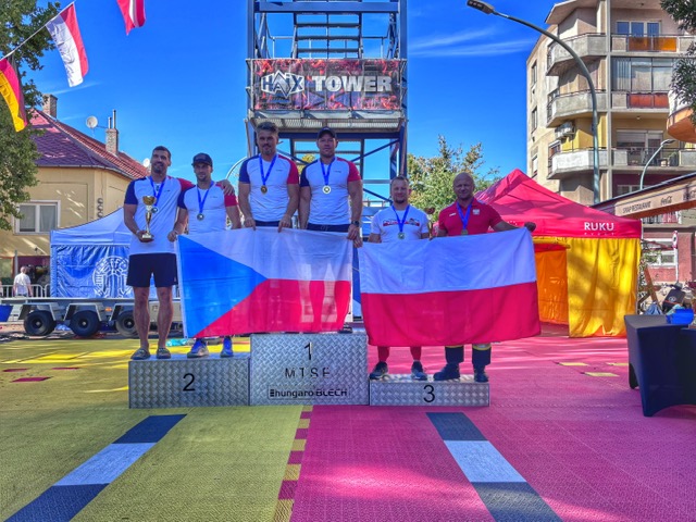 Naši hasiči reprezentují Českou republiku na Mistrovství Evropy ve FireFit Challenge v maďarském Szolnoku.