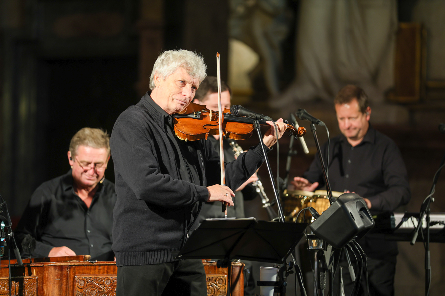 Hosté Podzimního hasičského koncertu si užívají hudební zážitek se souborem Hradišťan a Jiřím Pavlicou