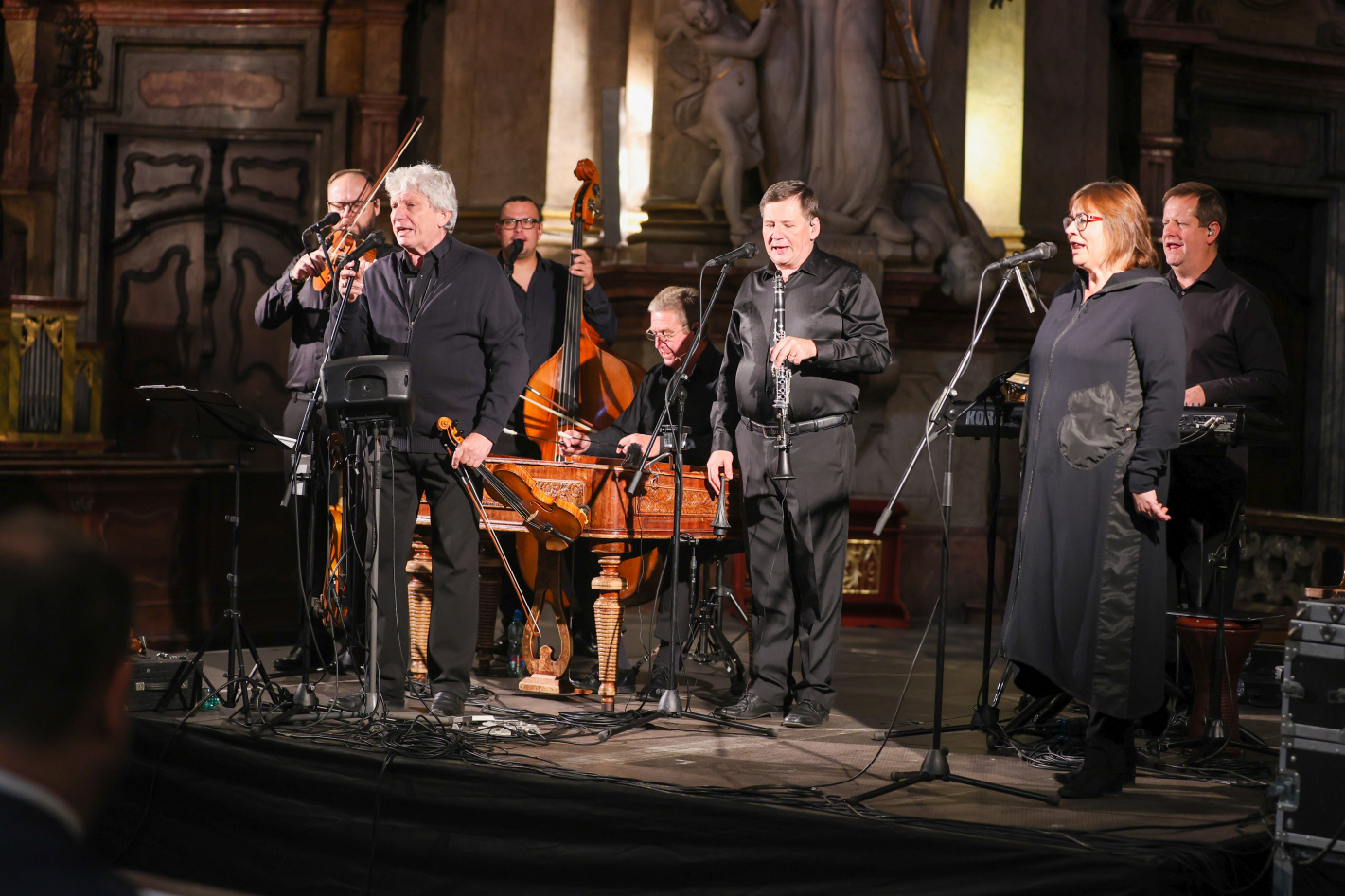 Hosté Podzimního hasičského koncertu si užívají hudební zážitek se souborem Hradišťan a Jiřím Pavlicou