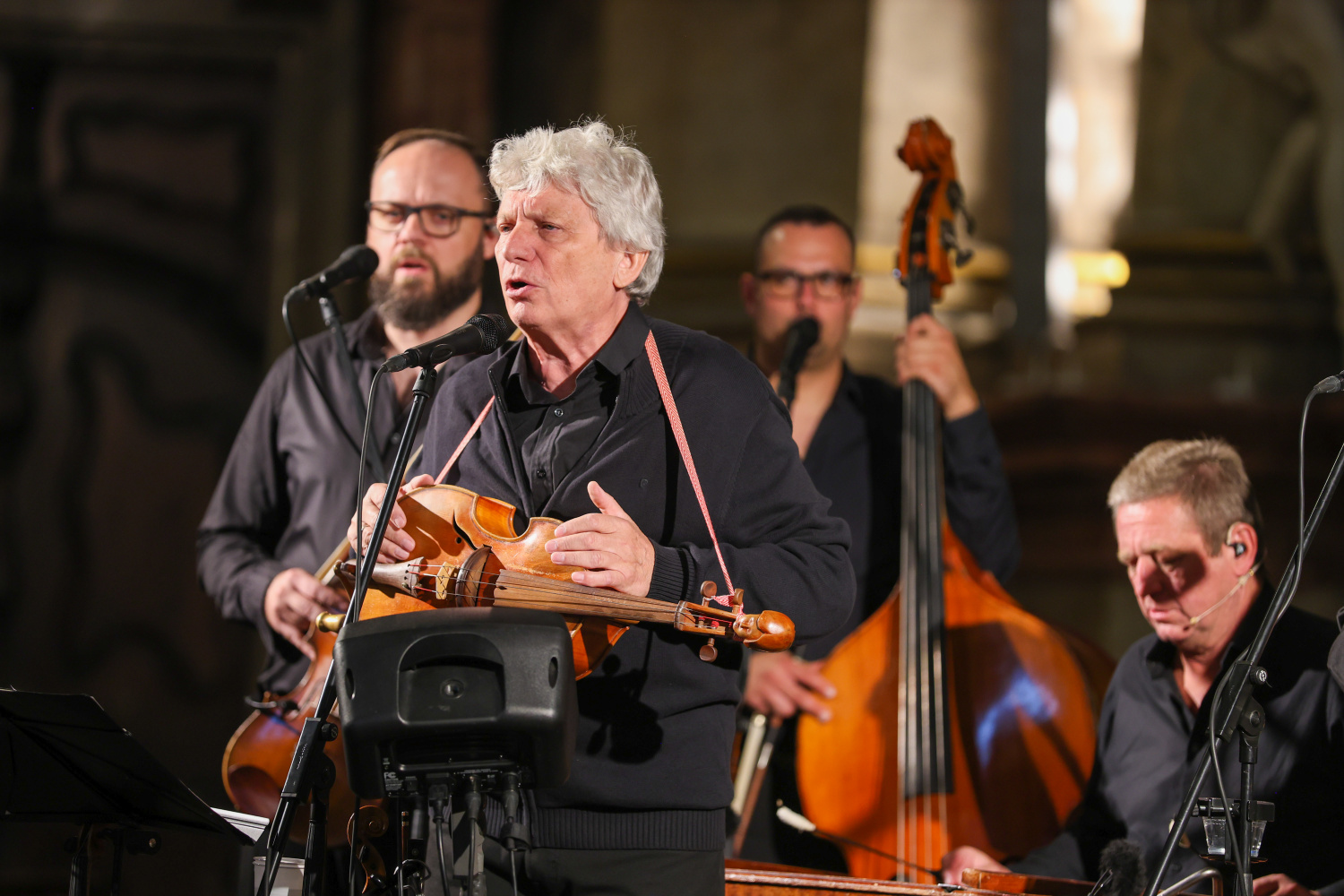 Hosté Podzimního hasičského koncertu si užívají hudební zážitek se souborem Hradišťan a Jiřím Pavlicou