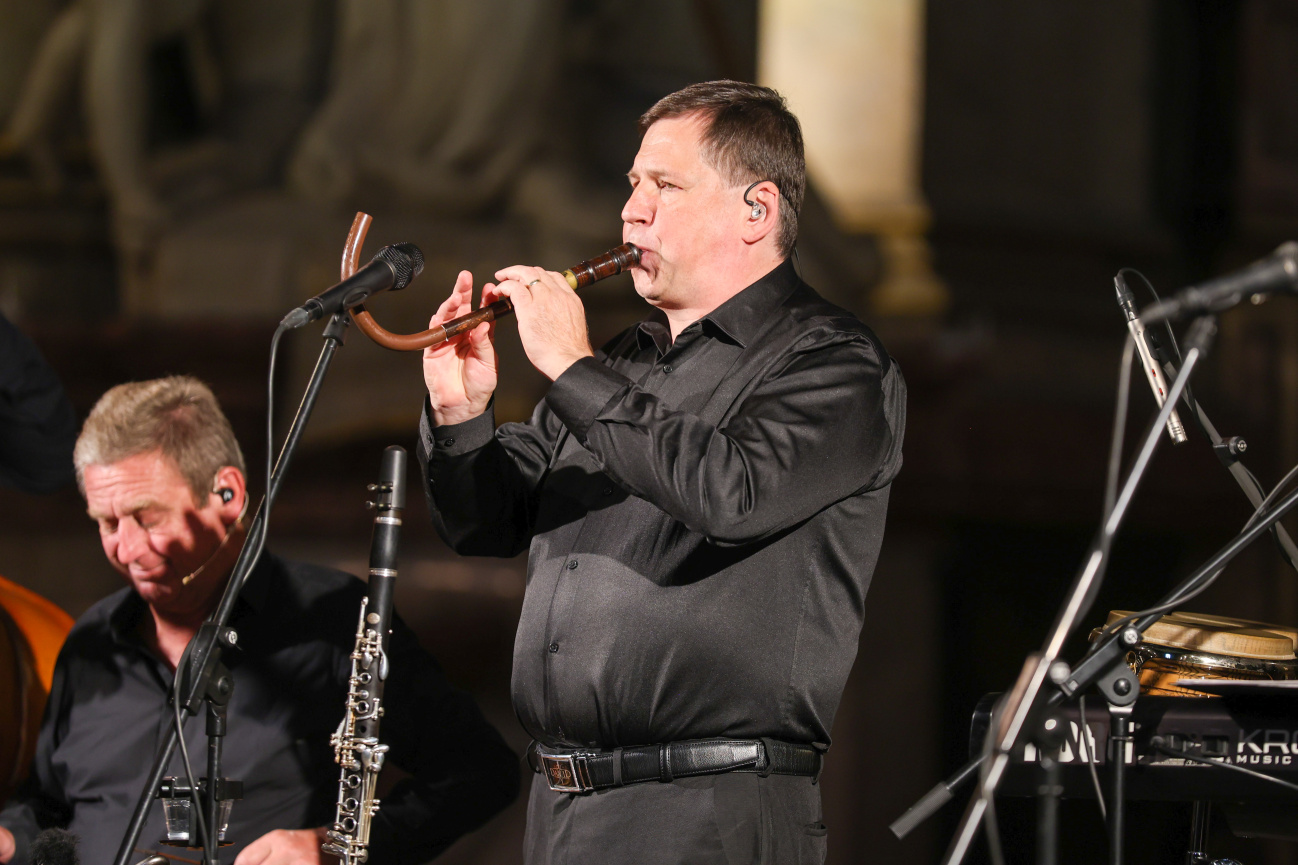 Hosté Podzimního hasičského koncertu si užívají hudební zážitek se souborem Hradišťan a Jiřím Pavlicou