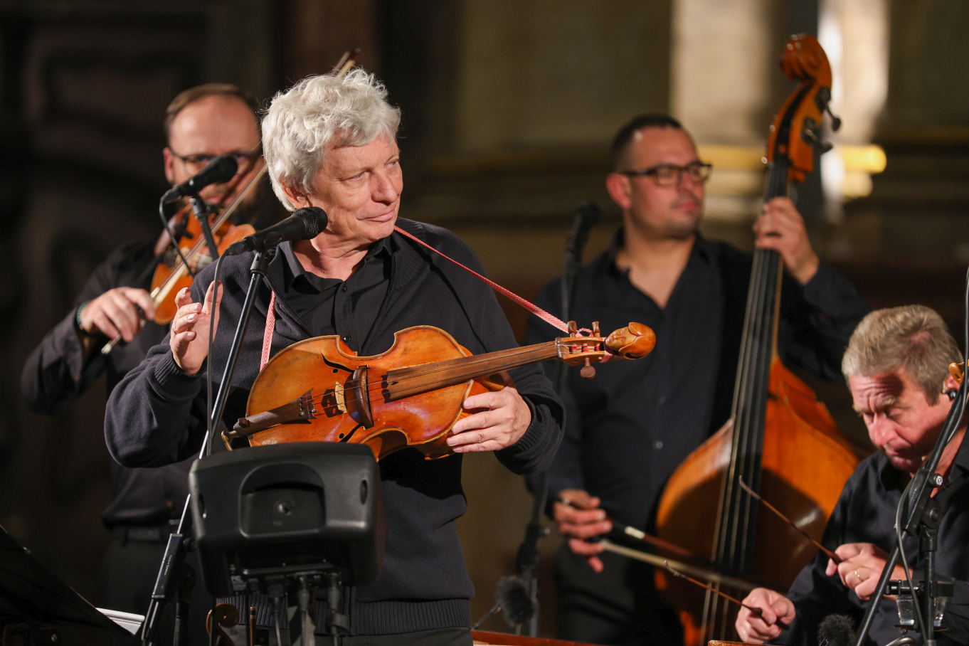 Hosté Podzimního hasičského koncertu si užívají hudební zážitek se souborem Hradišťan a Jiřím Pavlicou