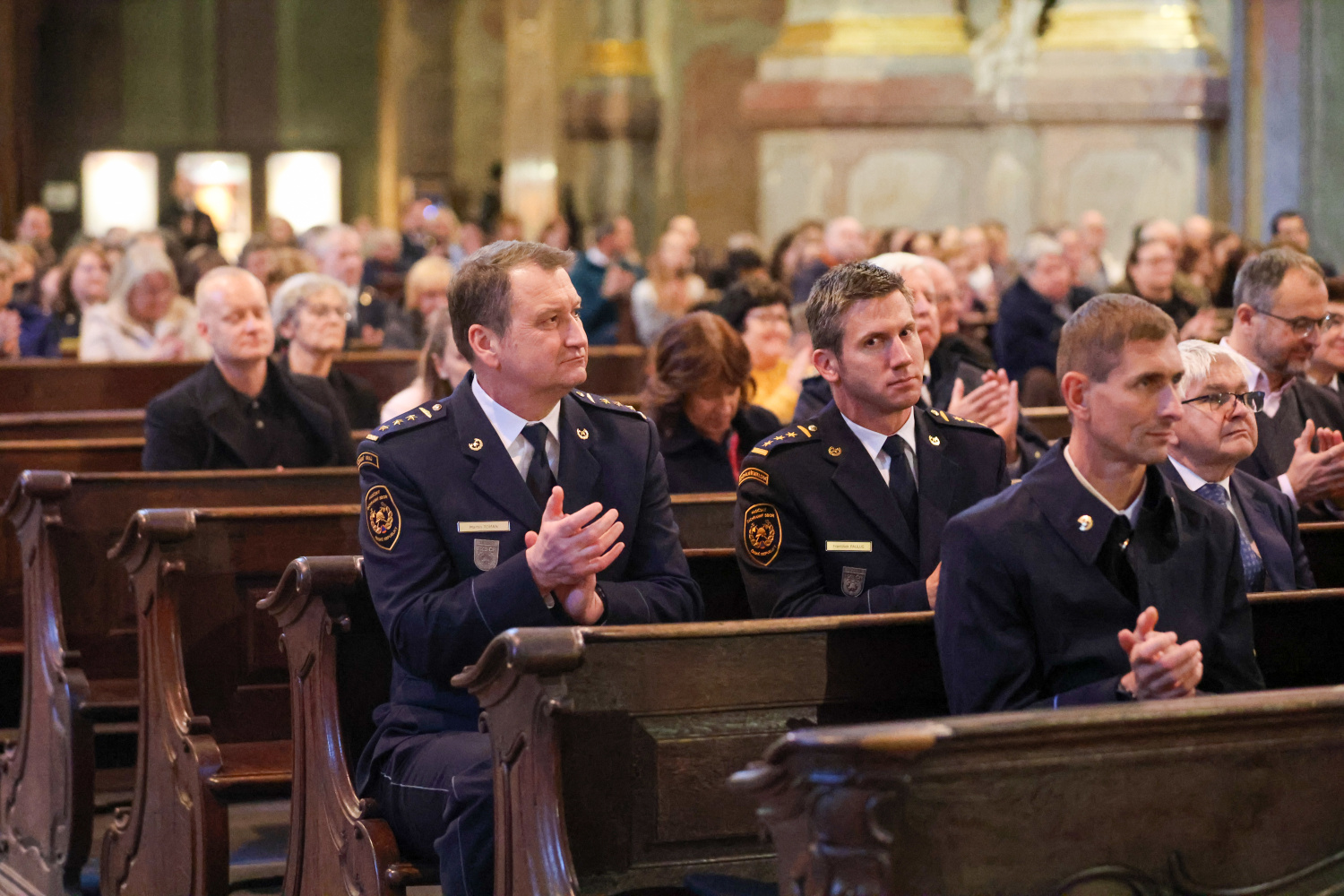 Hosté Podzimního hasičského koncertu si užívají hudební zážitek se souborem Hradišťan a Jiřím Pavlicou