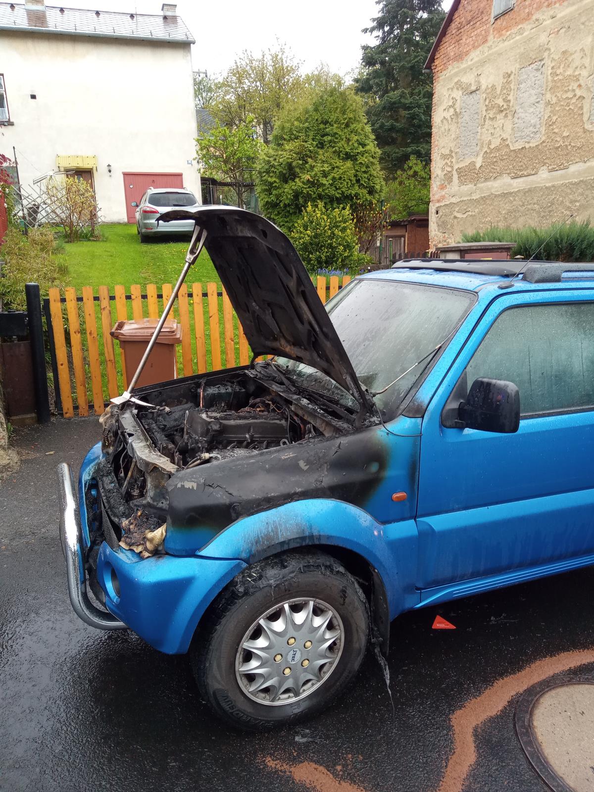 Požár auta Dolní poustevna (2).jpg