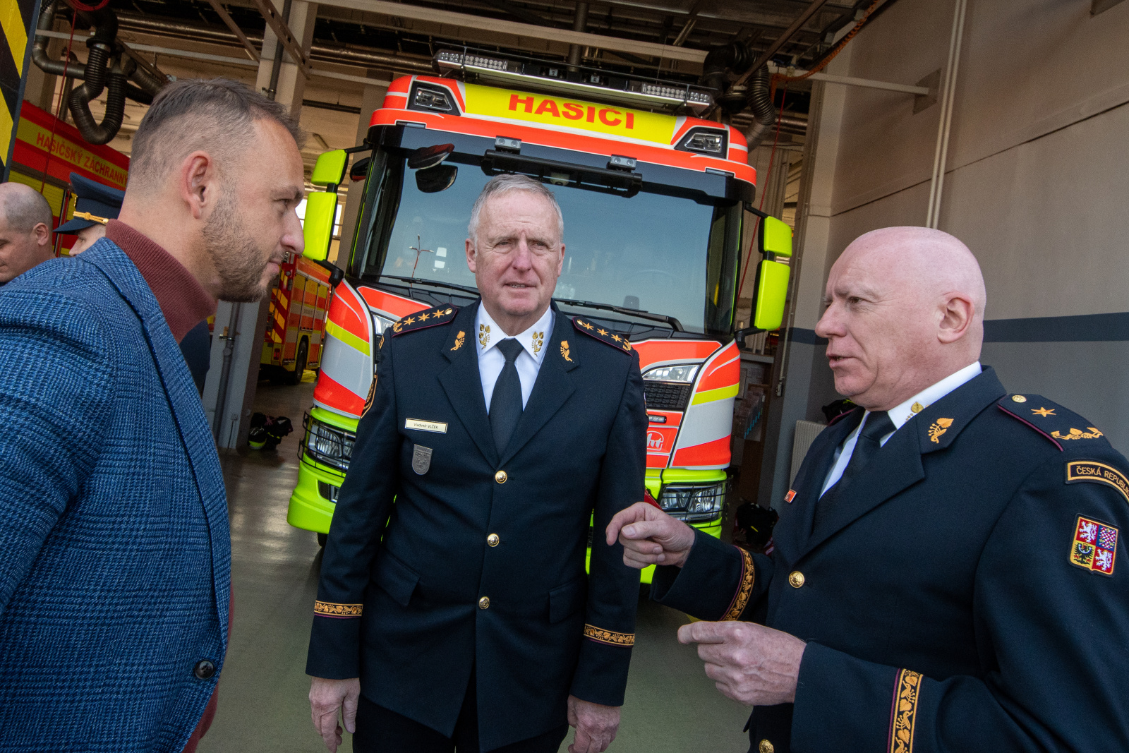 MV Slovenské republiky Matúše Šutaje Eštoka navštívil HZS MSK kde jej přivítali generální ředitel HZS ČR Vladimír Vlček a ředitel HZS MSK Radim Kuchař (5).jpg