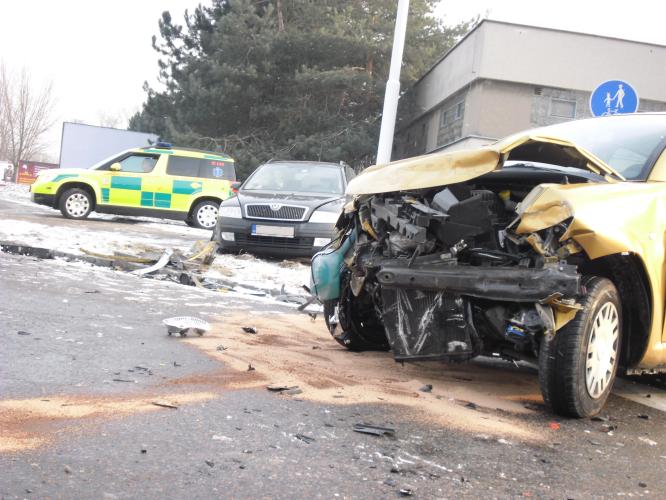Hasiči zasahovali dnes také u nehody v Pardubicích