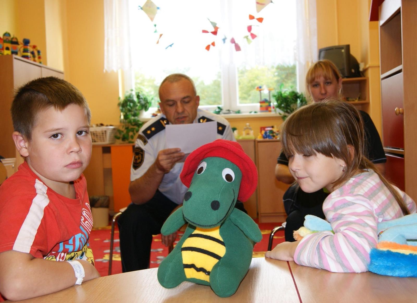 Čtení pohádek v nemocnici 31.10..jpg