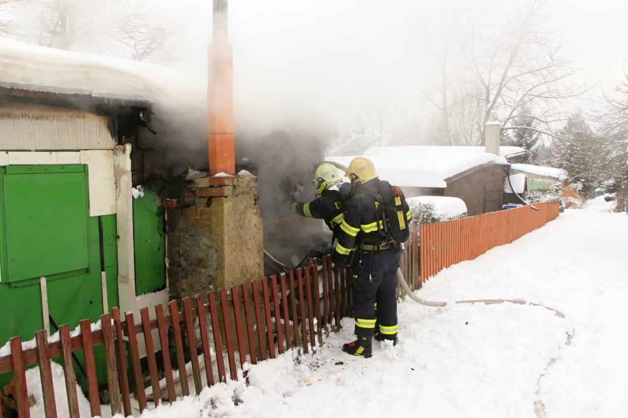 Požár zahradní chatky Děčín (1).jpg