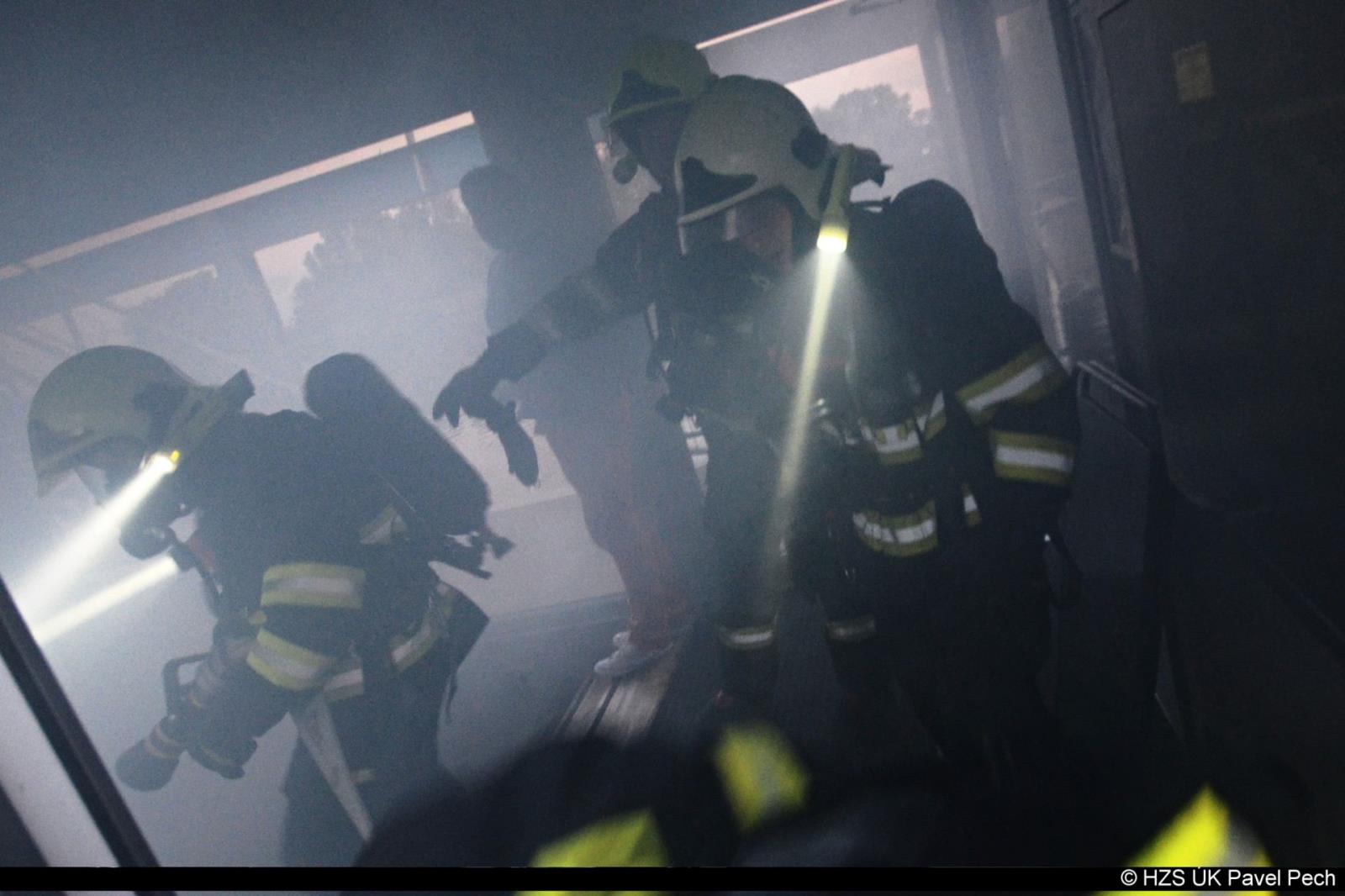 Cvičení požár lodi (5).jpg