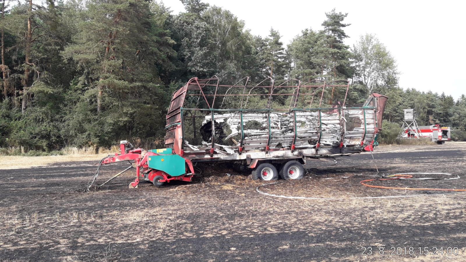 23_8_2018 Požár přívěsu se slámou pole a les Hromnice-Kostelec (2).jpg