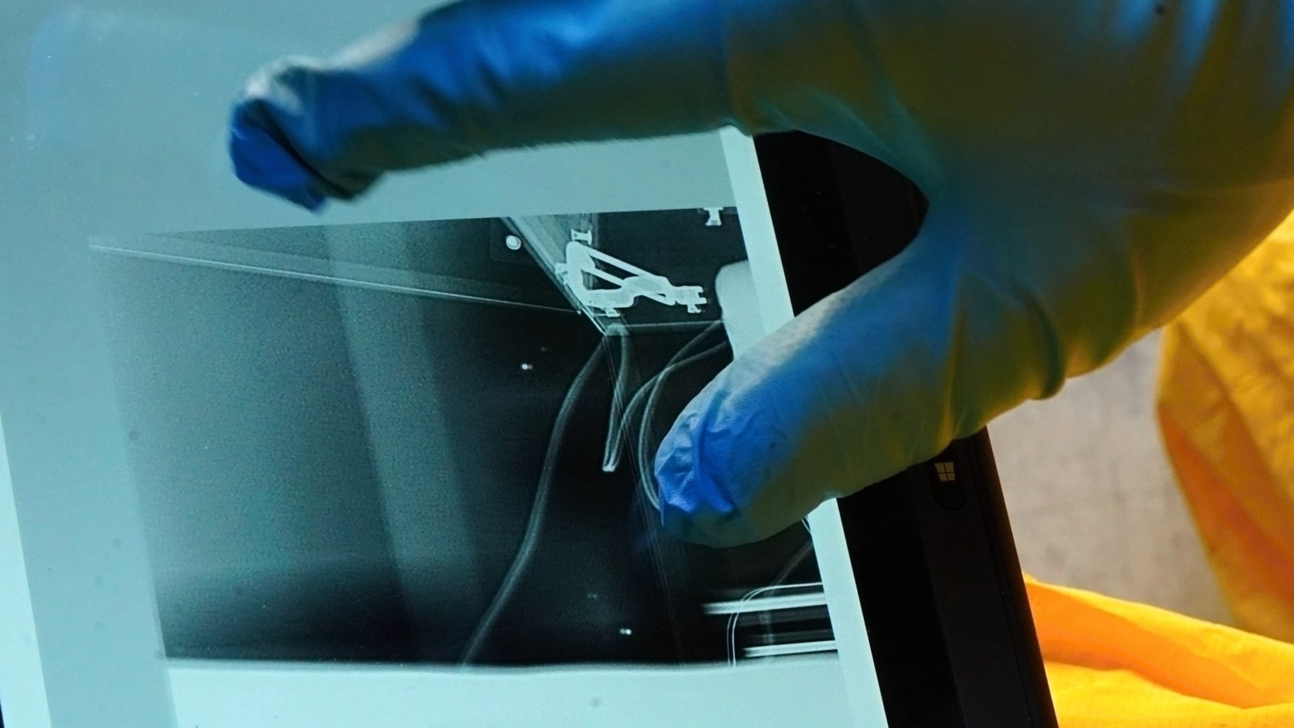 Výcvik pracovníků chemických laboratoří HZS ČR prověřil spolupráci s pyrotechnickou službou PČR