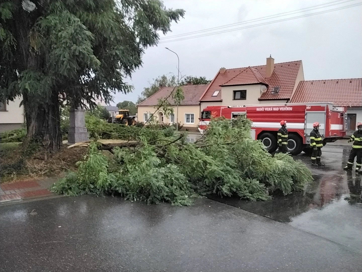 Bouřka zaměstnala jihomoravské hasiče