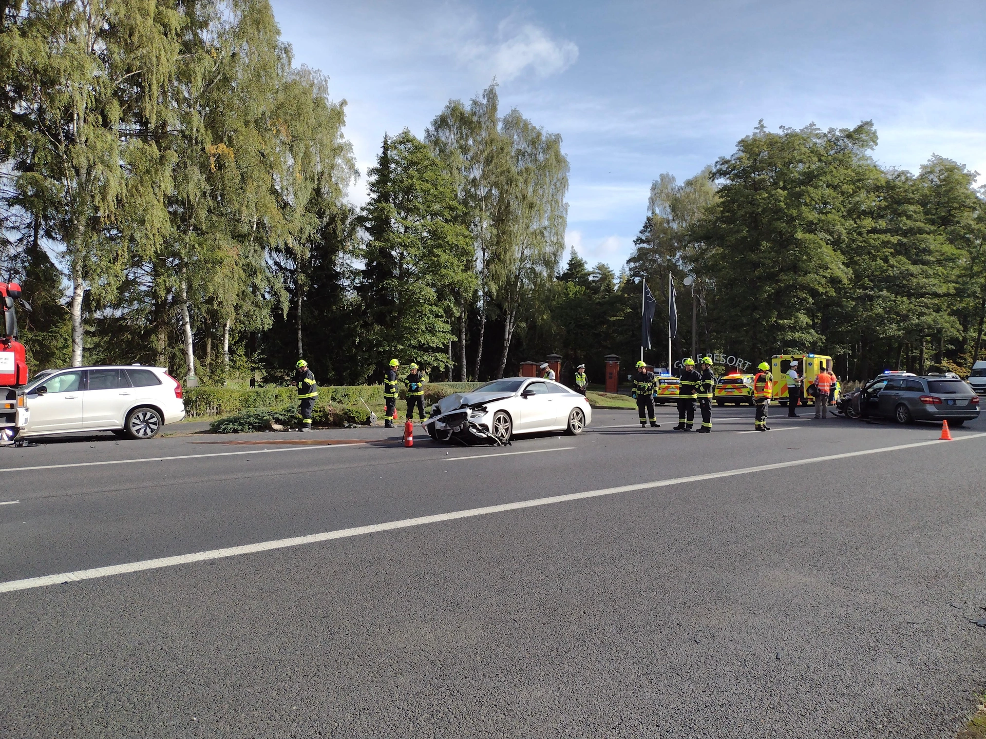 Dopravní nehoda tří osobních vozidel u Karlových Varů