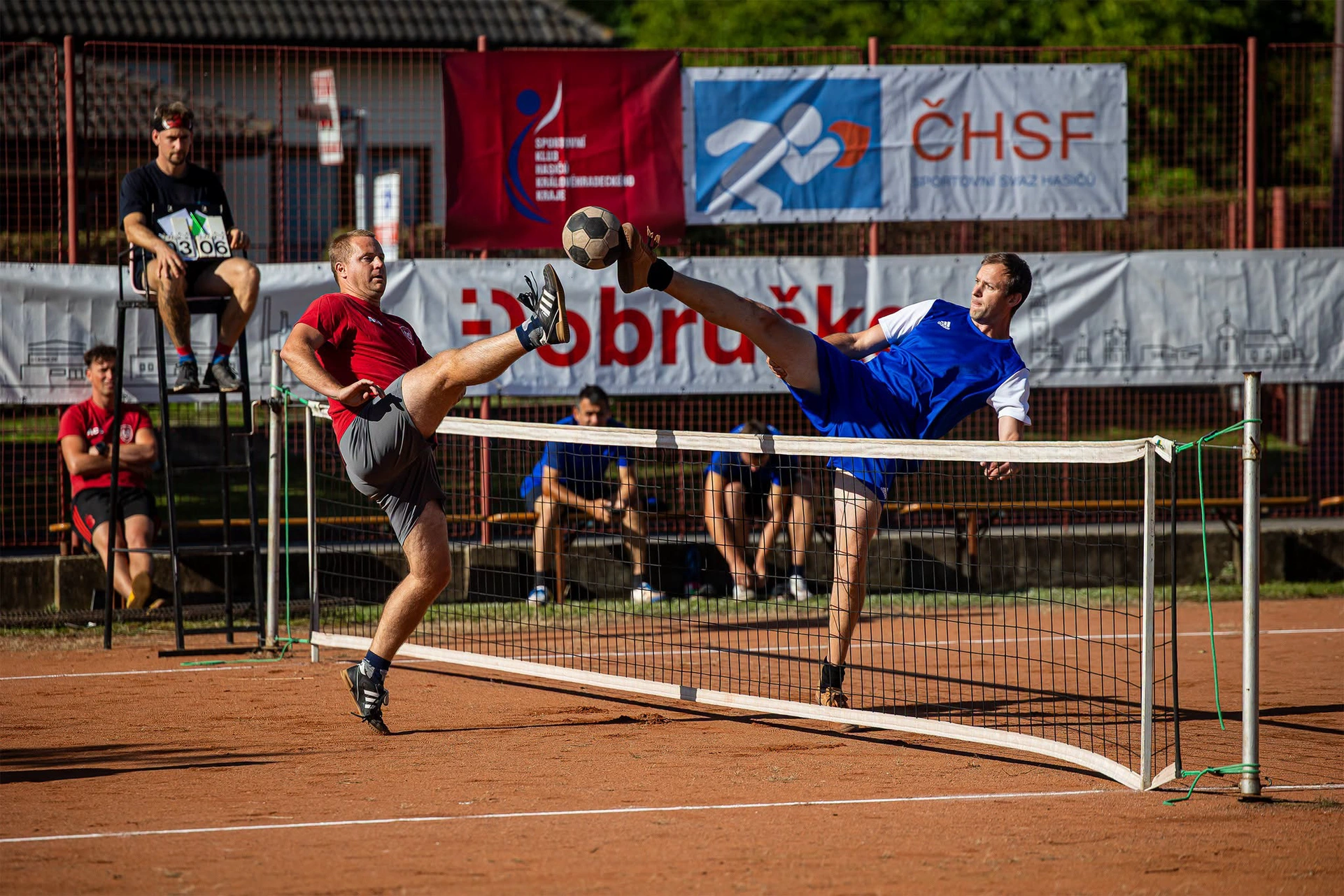 Přebor HZS ČR v nohejbale trojic vyhráli profesionální hasiči z Plzeňského kraje