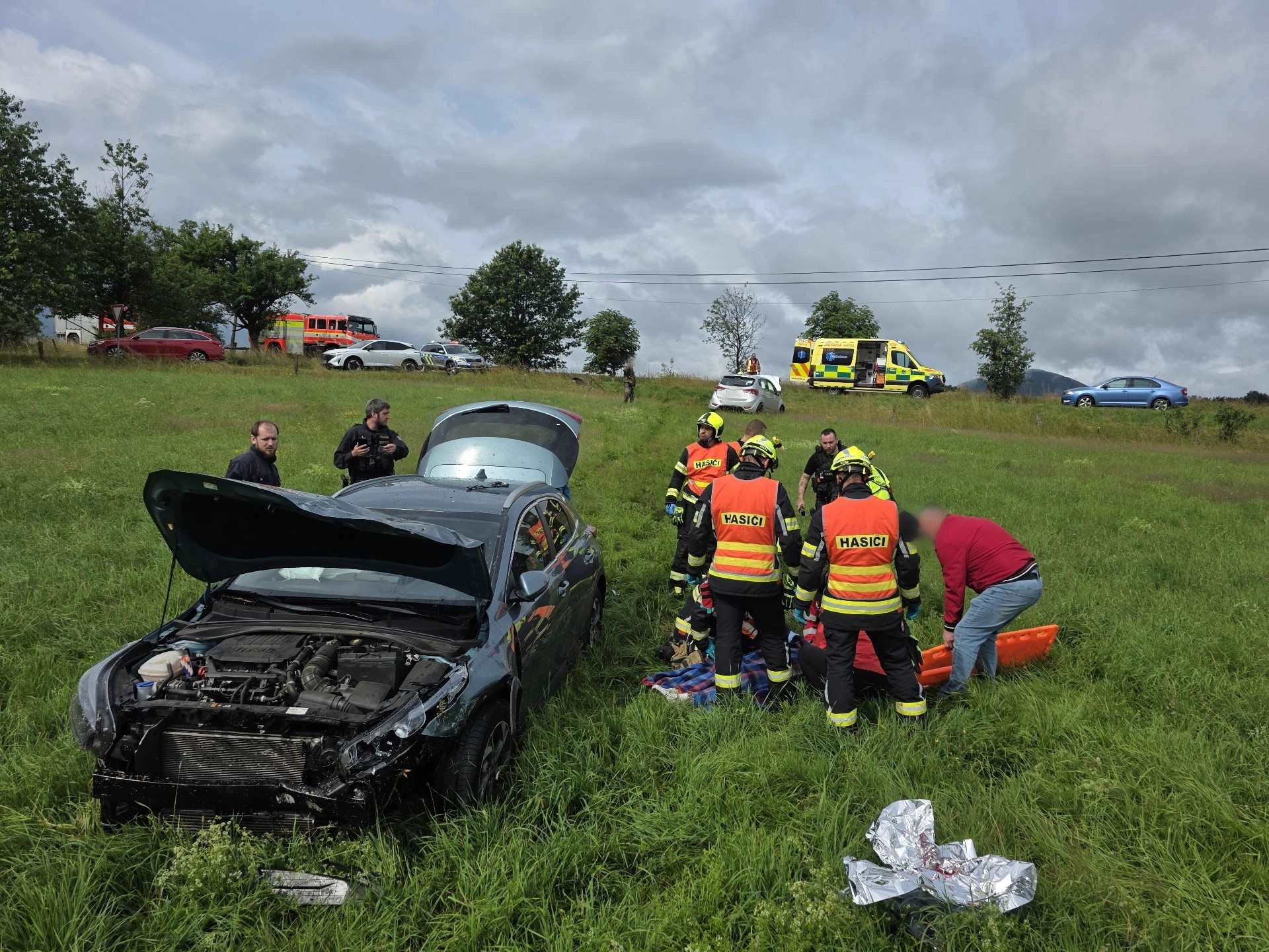 Prázdniny na silnicích? Hasiči zasahují u dopravních nehod zatím častěji než vloni