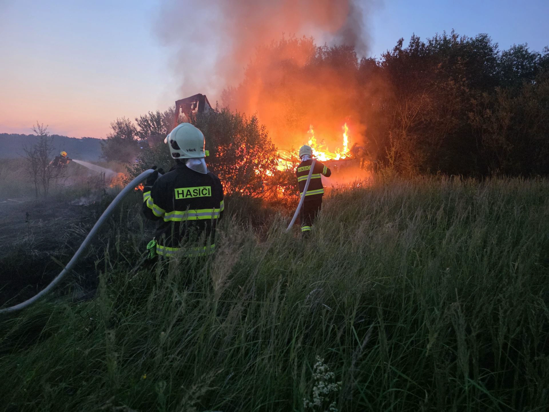 Likvidovali jsme požár odstaveného kamionu