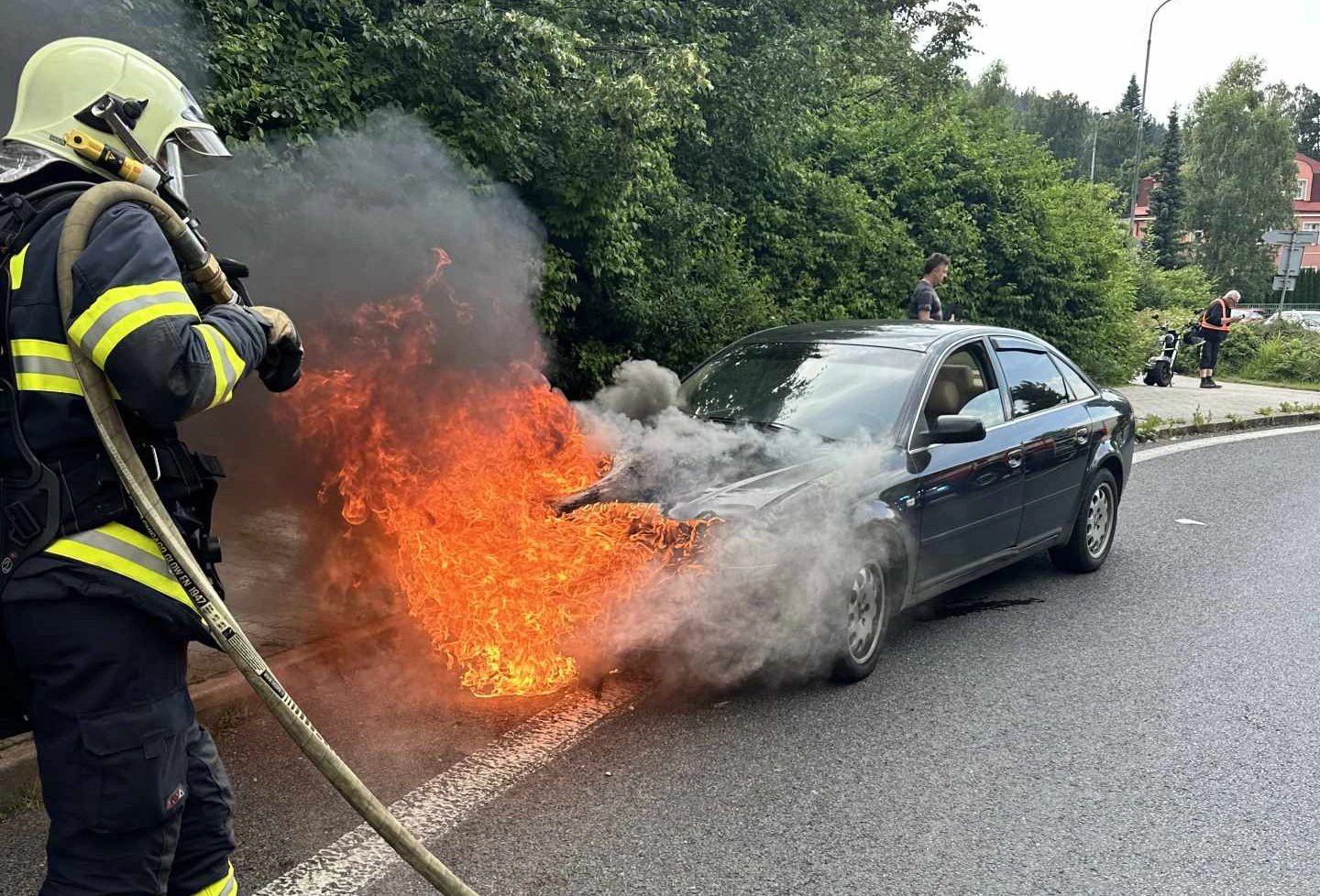 Co dělat a jak se správně zachovat při požáru auta?