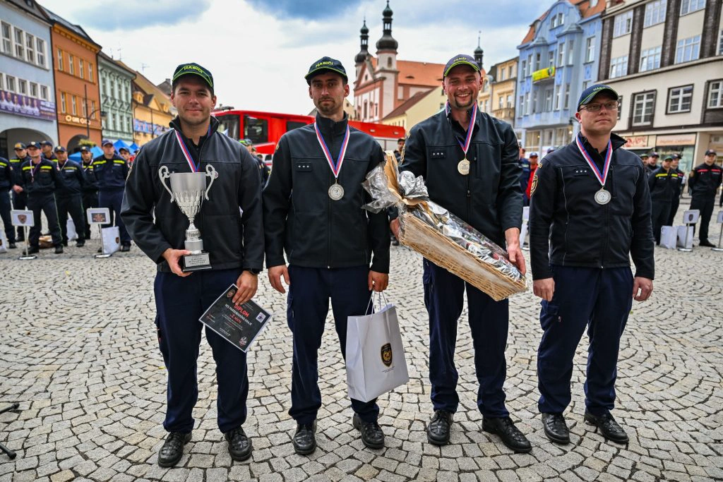 Hasiči Pardubického kraje přivezli z mistrovství ve vyprošťování dvě stříbrné medaile