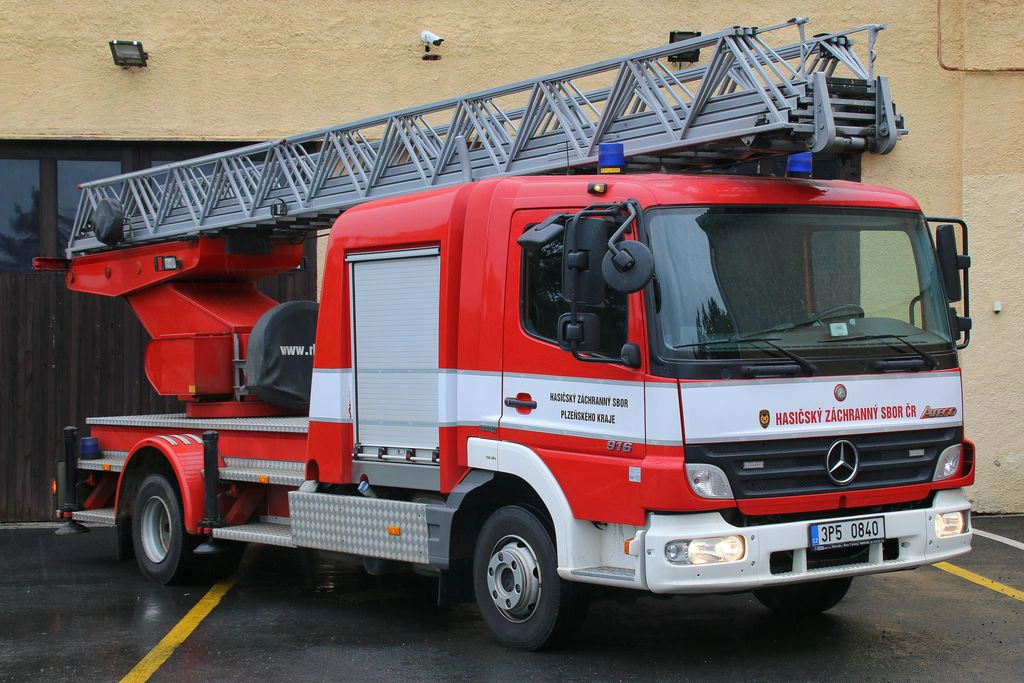 Automobilový žebřík AZ 30 Mercedes