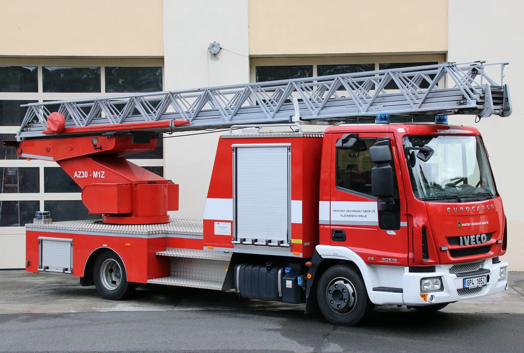 Automobilový žebřík AZ30 M1