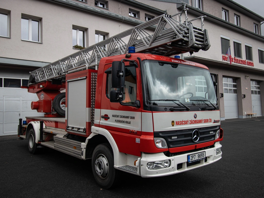 AZ 30 Mercedes Benz Atego automobilový žebřík do 30 m
