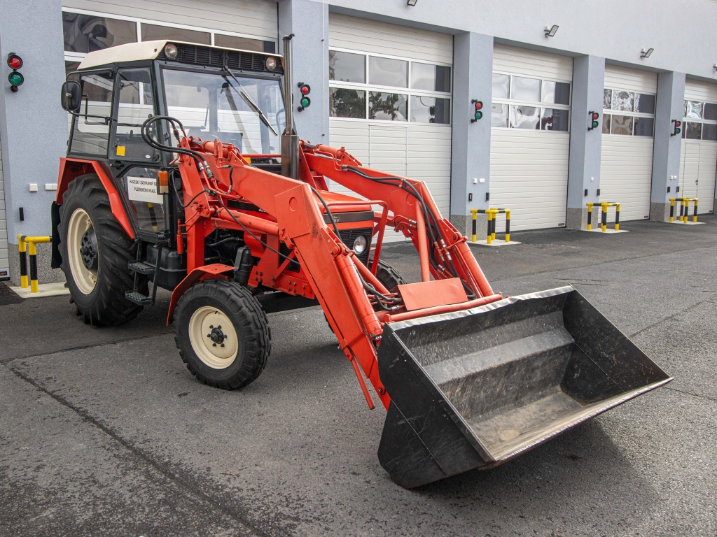 Traktor Zetor 7211