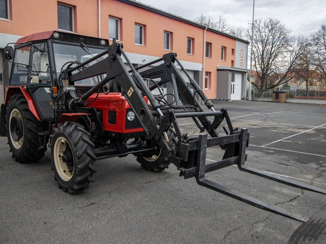 Traktor Zetor